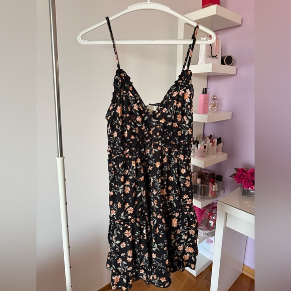 Chic Floral Mini Dress with Spaghetti Straps - Picture 2 of 3